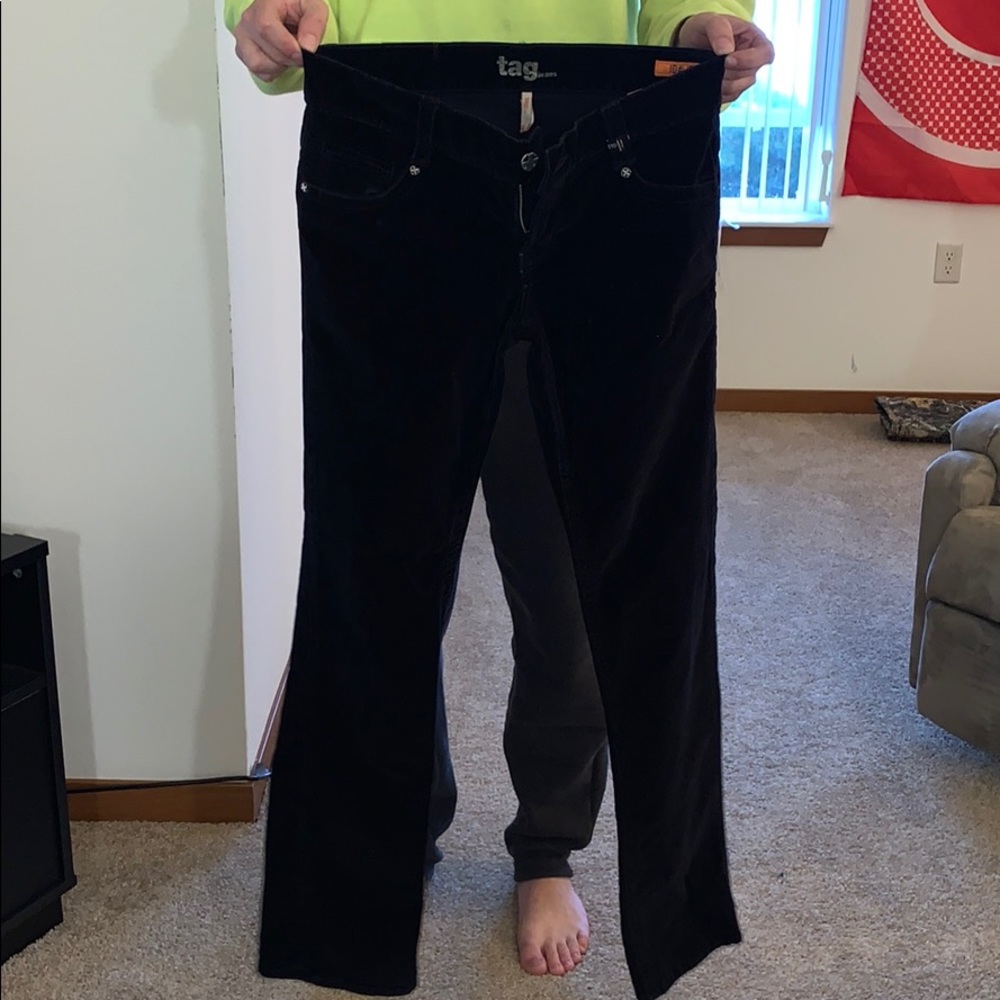 Tag black jeans!